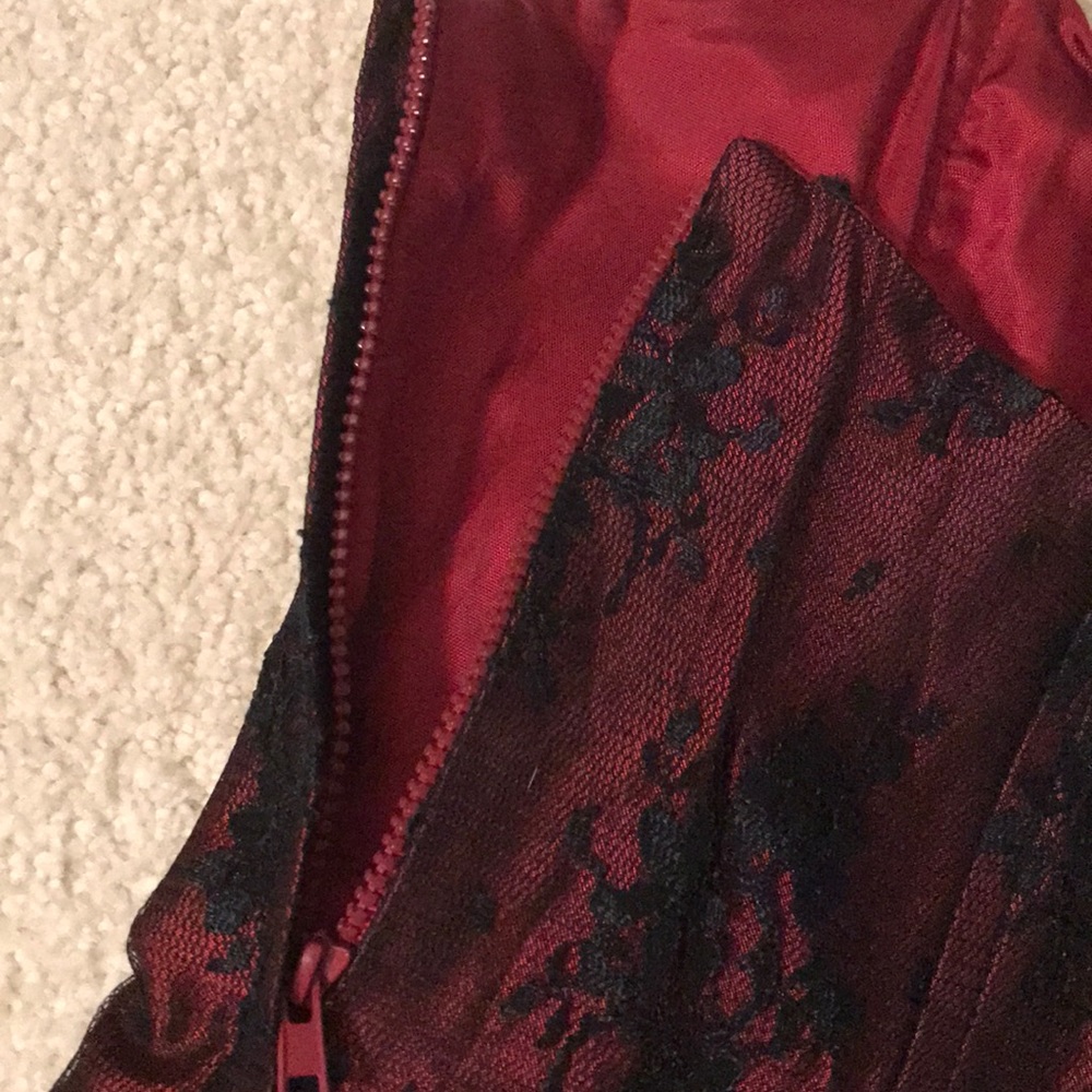 Red corset - Picture 4 of 4